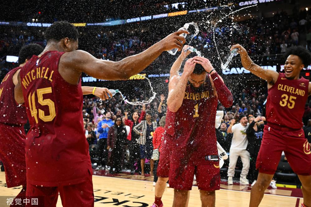 将球送入网 将球送入网